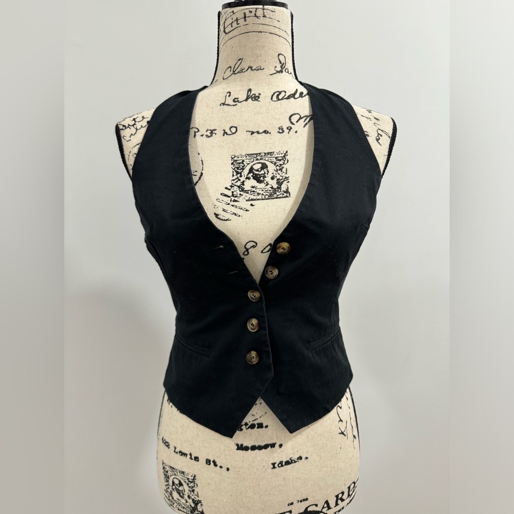 Cotton vest with satin interior
